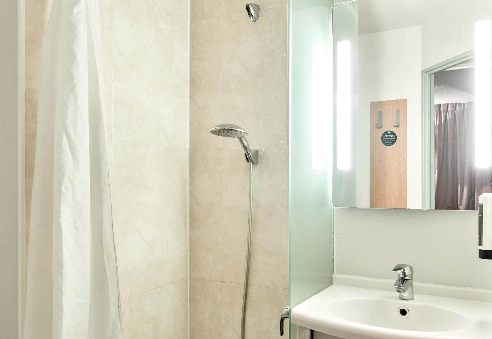 B&B Hotel Montlhery Linas Екстер'єр фото