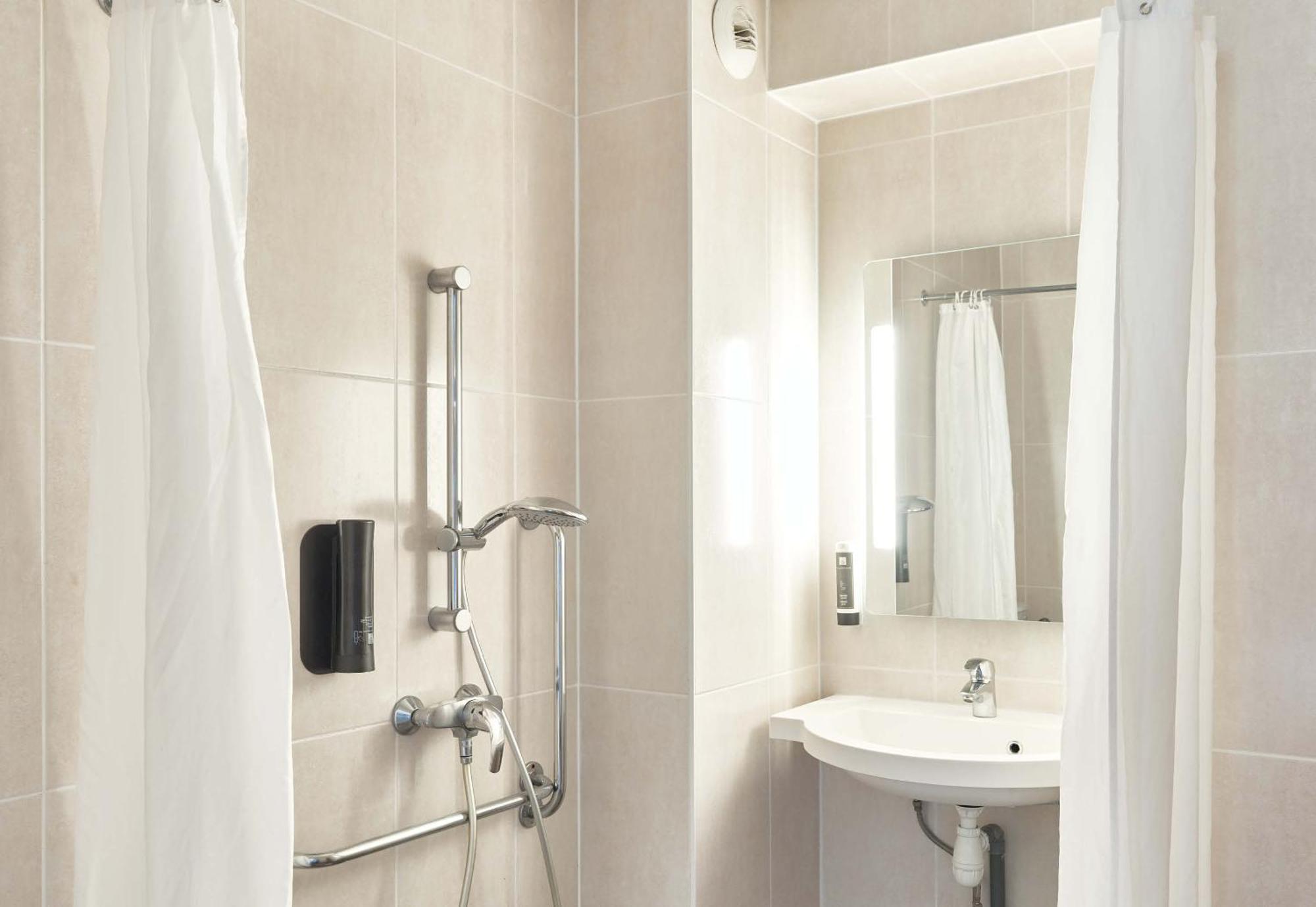 B&B Hotel Montlhery Linas Екстер'єр фото