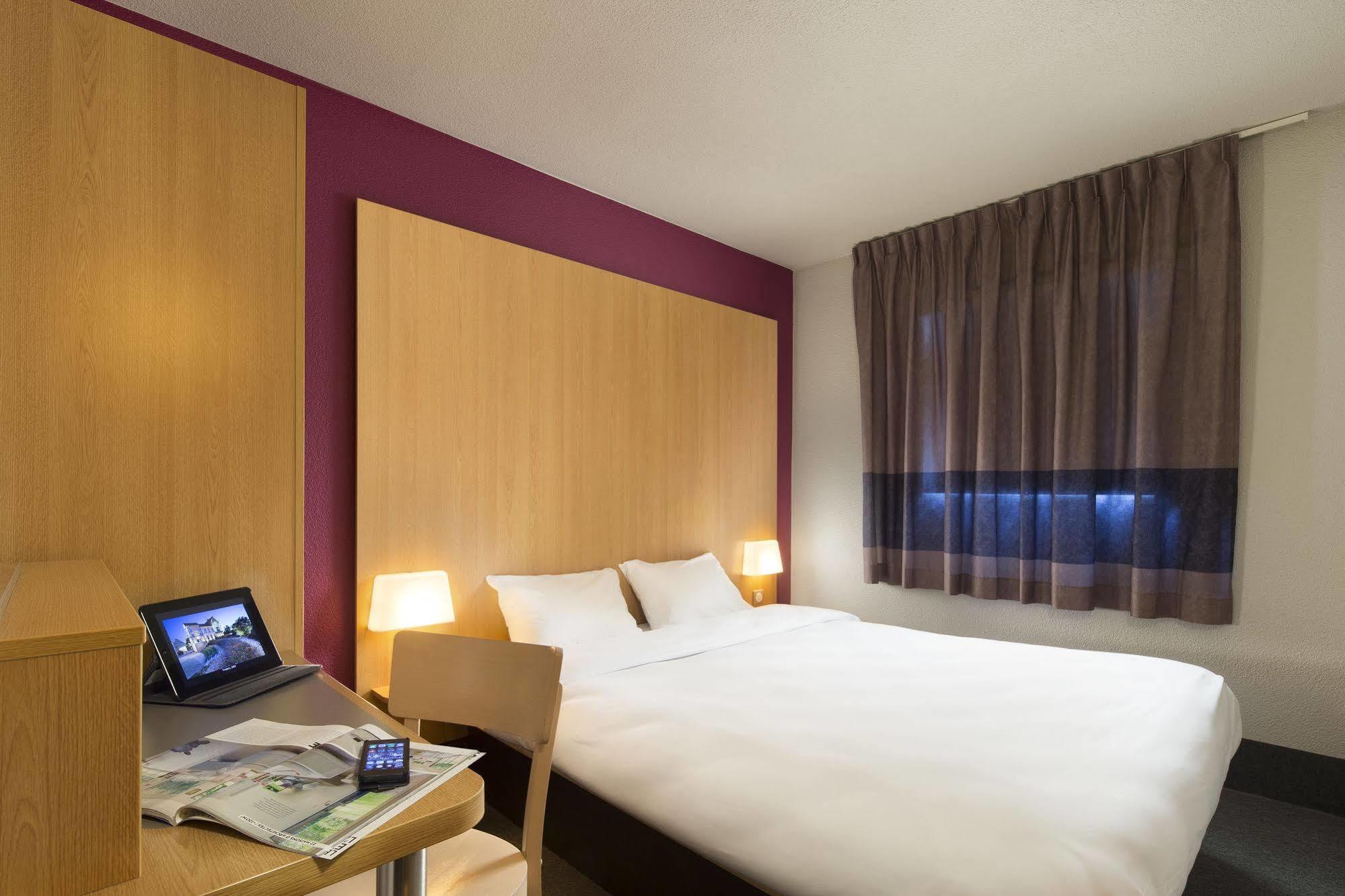 B&B Hotel Montlhery Linas Екстер'єр фото