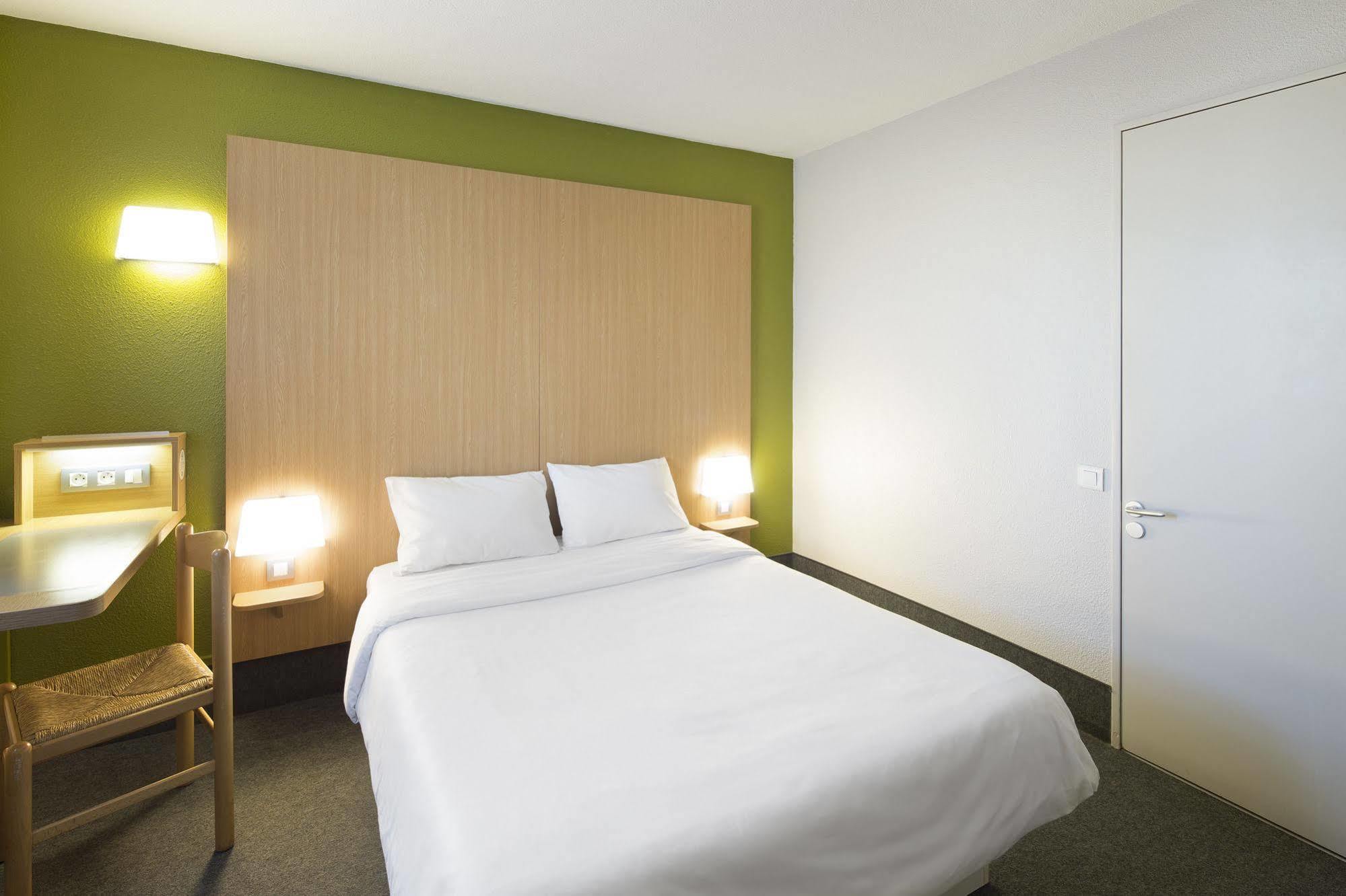 B&B Hotel Montlhery Linas Екстер'єр фото